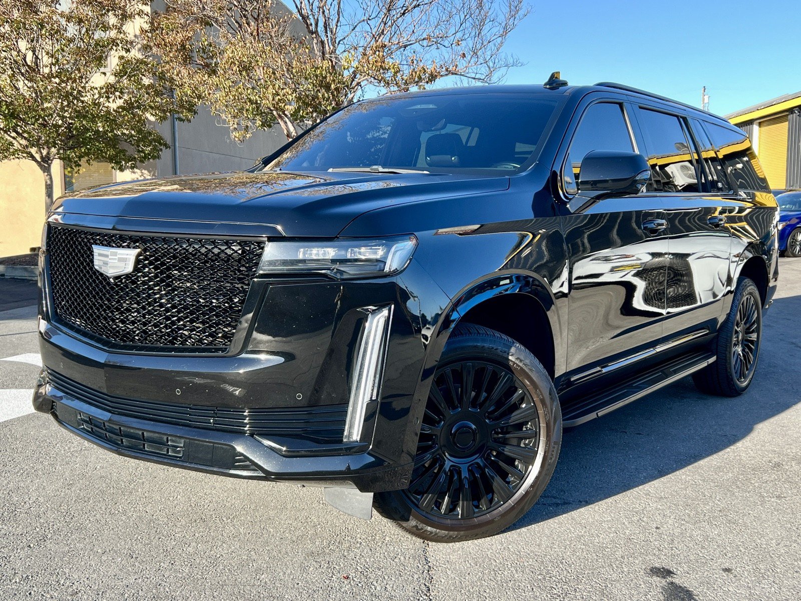 Used 2021 Cadillac Escalade ESV Sport w/ Heavy-Duty Trailer Package AWD/4WD image 2