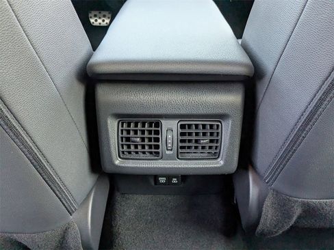 Used 2025 Toyota Camry SE image 29