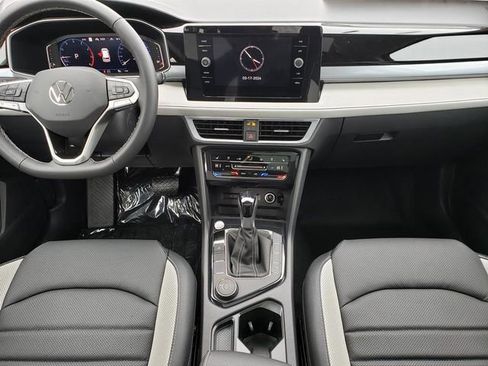 New 2026 Volkswagen Taos SEL image 9