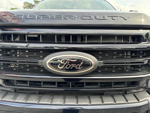 Used 2022 Ford F250 Lariat w/ Black Appearance Package AWD/4WD image 10
