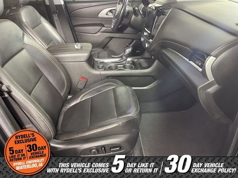 Used 2021 Chevrolet Traverse LT w/ LT Premium Package image 17
