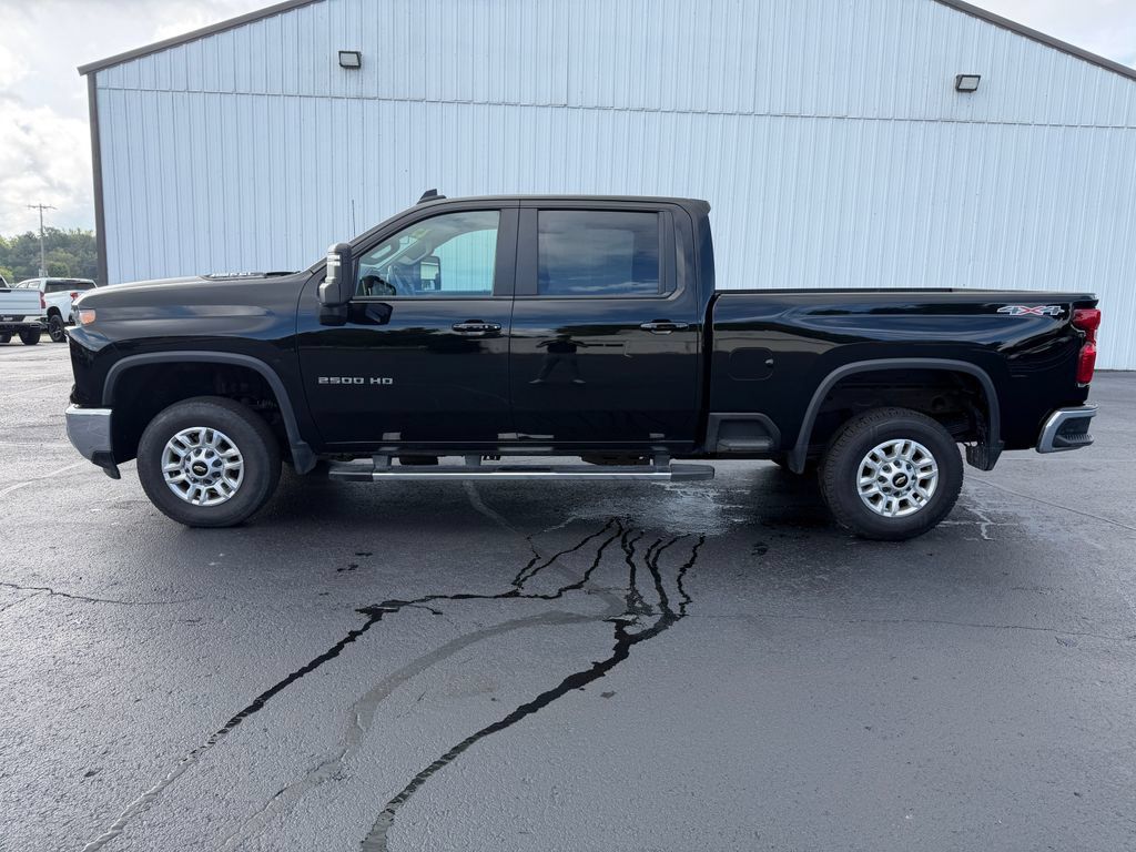 Used 2025 Chevrolet Silverado 2500 LT w/ Convenience Package AWD/4WD image 8