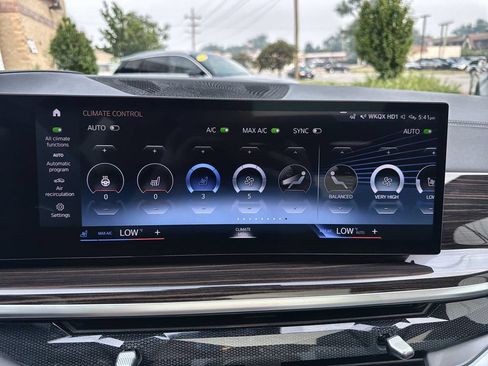 Used 2023 BMW X7 xDrive40i w/ Executive Package AWD/4WD image 17
