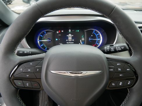 Used 2022 Chrysler Pacifica Limited w/ S Appearance Package image 25