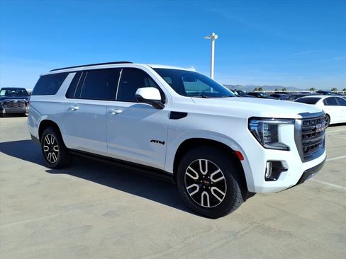 Used 2023 GMC Yukon XL AT4 w/ AT4 Premium Plus Package image 3