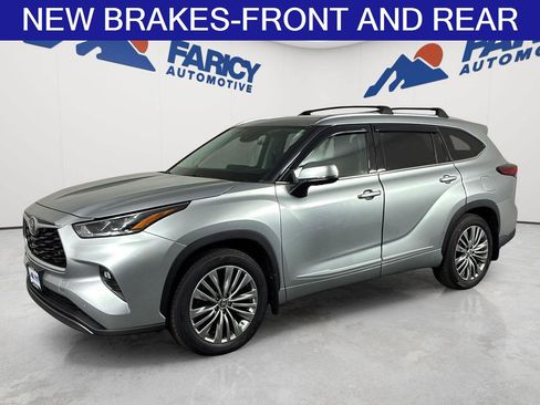 Used 2022 Toyota Highlander Platinum AWD/4WD image 1