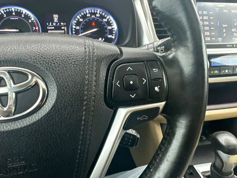 Used 2015 Toyota Highlander Limited w/ Driver Technology Package AWD/4WD image 41