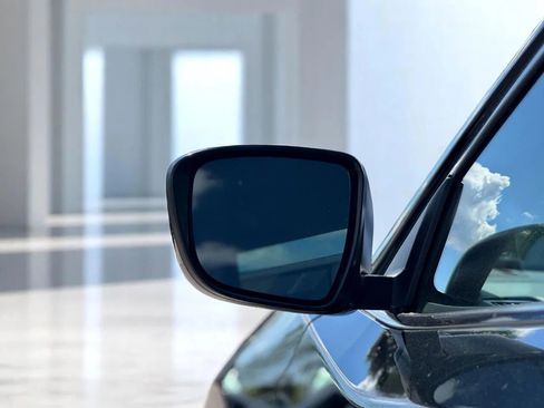 Used 2018 Nissan Rogue SV image 12