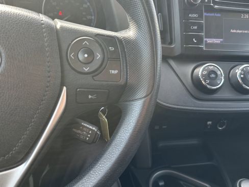 Used 2018 Toyota RAV4 LE image 21