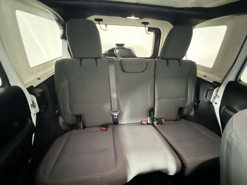 Used 2025 Jeep Wrangler Unlimited Sahara AWD/4WD image 33
