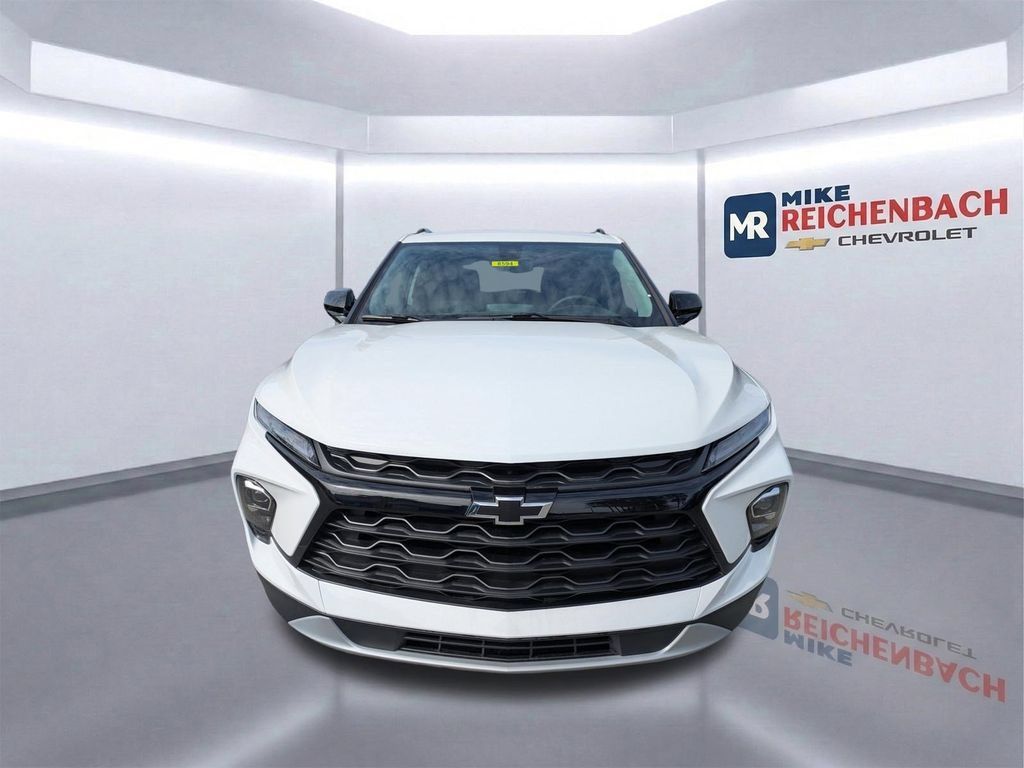 New 2025 Chevrolet Blazer LT w/ Midnight/Sport Edition FWD image 10