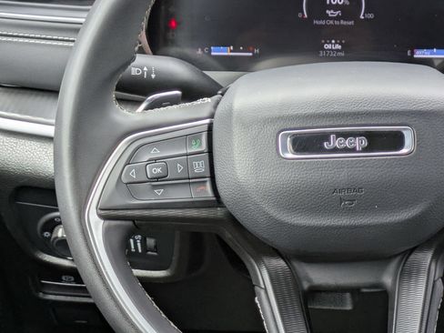 Used 2024 Jeep Grand Cherokee Laredo RWD image 20