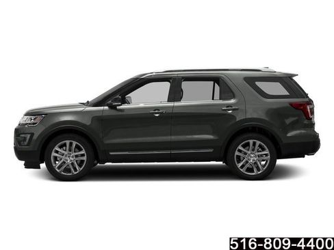 Used 2017 Ford Explorer XLT w/ Equipment Group 202A AWD/4WD image 4
