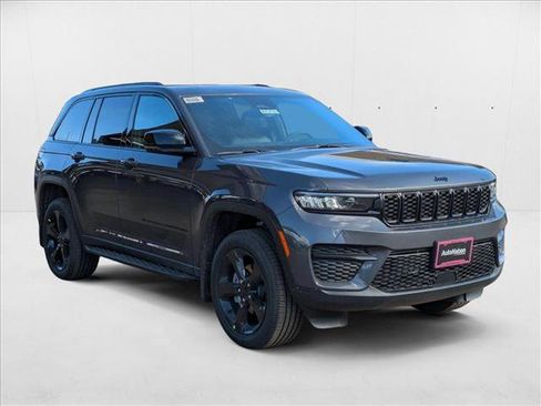 New 2025 Jeep Grand Cherokee Altitude image 7