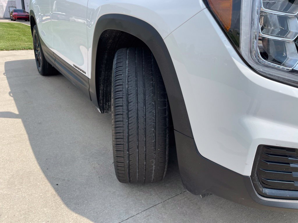 Used 2024 GMC Terrain SLE w/ Elevation Edition FWD image 16