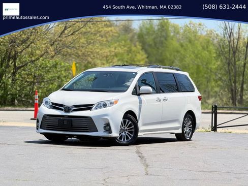 Used 2019 Toyota Sienna XLE w/ XLE Navigation Package FWD image 1