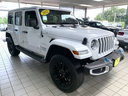 Used 2022 Jeep Wrangler Unlimited Sahara w/ Cold Weather Group AWD/4WD image 3