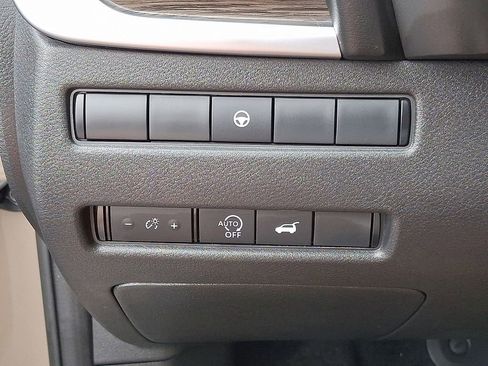 Used 2024 Nissan Rogue Platinum image 24