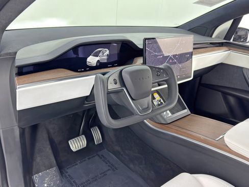 Used 2022 Tesla Model X image 13