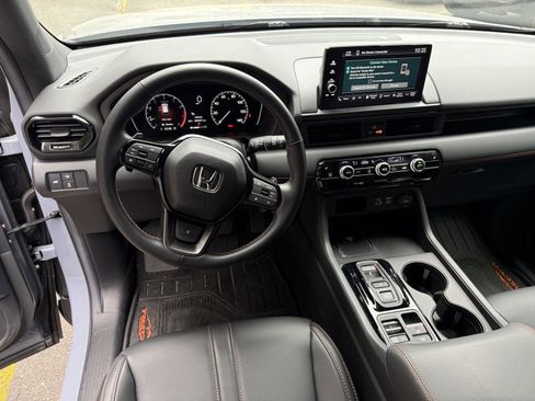 Used 2025 Honda Pilot TrailSport image 6