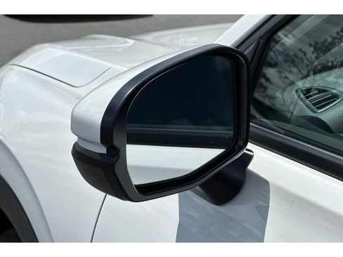 Used 2025 Honda HR-V LX image 11