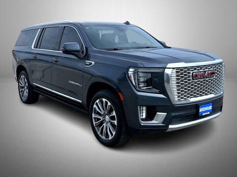Used 2021 GMC Yukon XL Denali w/ Denali Premium Package AWD/4WD image 3