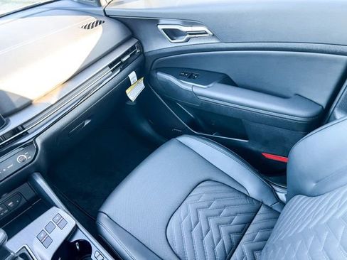 Certified 2026 Kia Sportage X-Line w/ X-Line Technology Package image 11