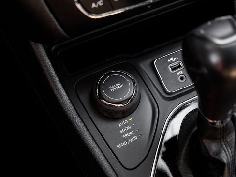 Used 2022 Jeep Cherokee Limited image 36