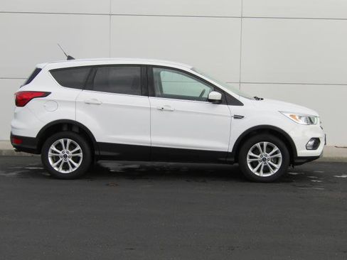 Certified 2019 Ford Escape SE image 3