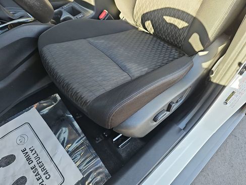 Used 2019 Nissan Rogue SV image 32