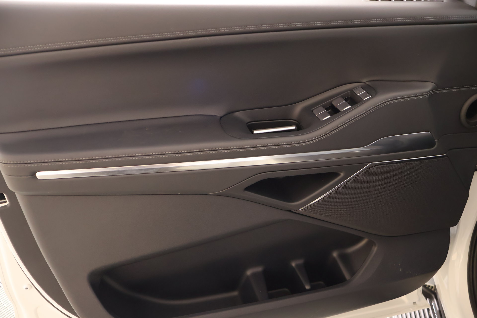 New 2026 Lincoln Navigator Premiere AWD/4WD image 17