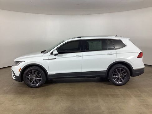 Used 2024 Volkswagen Tiguan SE w/ Panoramic Sunroof Package AWD/4WD image 15