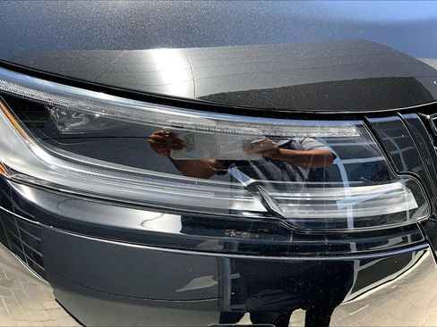 Certified 2025 Land Rover Range Rover Velar Dynamic SE AWD/4WD image 27
