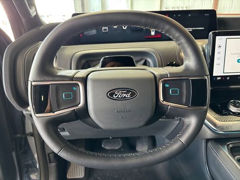 New 2026 Ford Expedition Platinum image 9