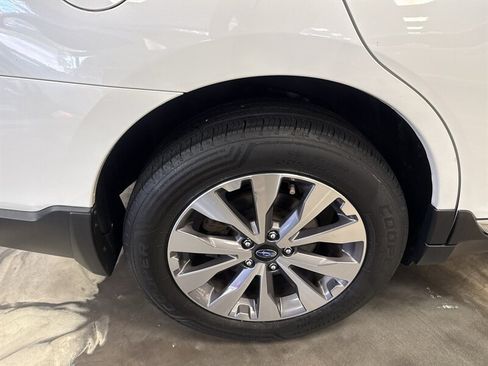 Used 2018 Subaru Outback 2.5i Touring AWD/4WD image 9