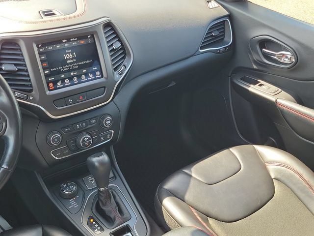 Used 2020 Jeep Cherokee Trailhawk w/ Cold Weather Group AWD/4WD image 26