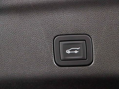 Used 2025 GMC Yukon Denali w/ Sun & Power Step Package image 35