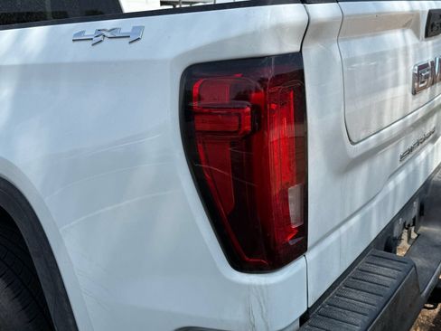 Used 2025 GMC Sierra 1500 SLT AWD/4WD image 12