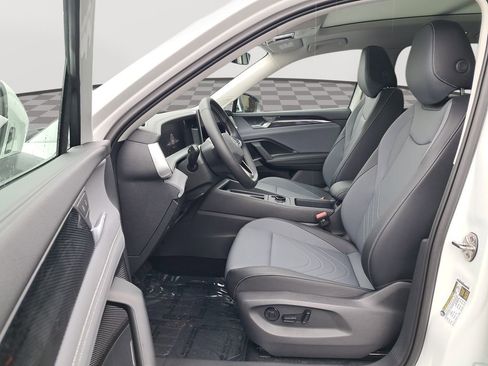 New 2025 Volkswagen Tiguan SE AWD/4WD image 12