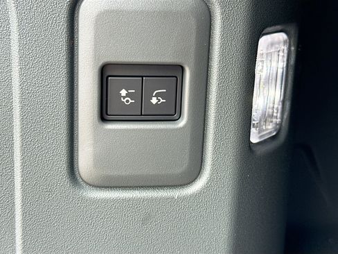 New 2026 Land Rover Defender 110 X-Dynamic SE AWD/4WD image 13