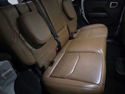 Used 2022 Jeep Wrangler Unlimited Sahara AWD/4WD image 21