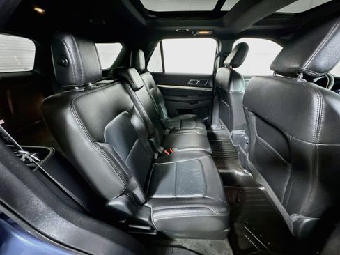 Used 2018 Ford Explorer XLT w/ Equipment Group 202A AWD/4WD image 26