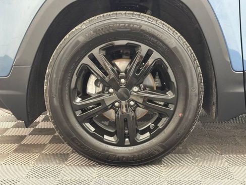 Used 2024 GMC Terrain SLE FWD image 11