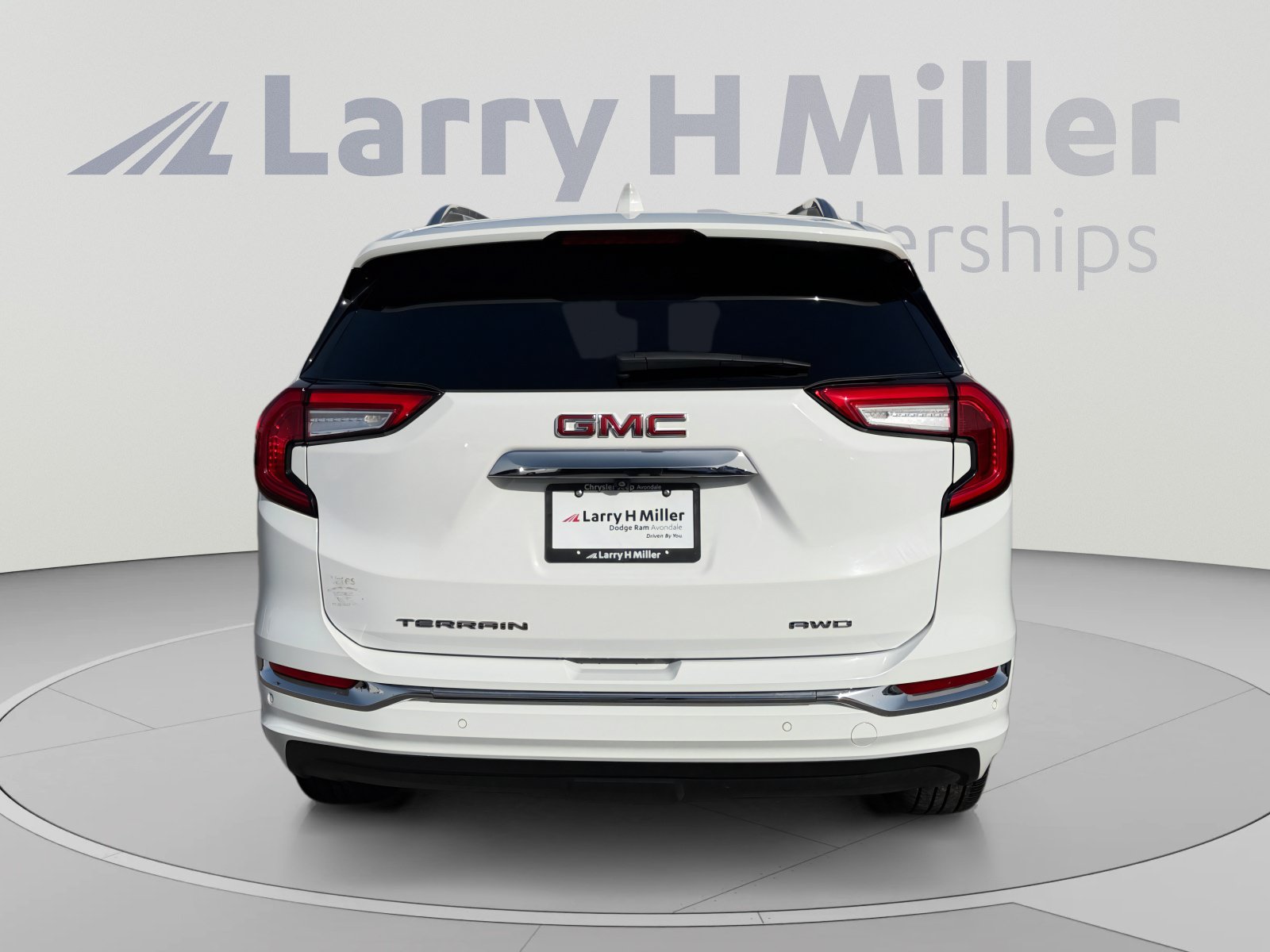 Used 2024 GMC Terrain Denali w/ Denali Premium Package AWD/4WD image 4