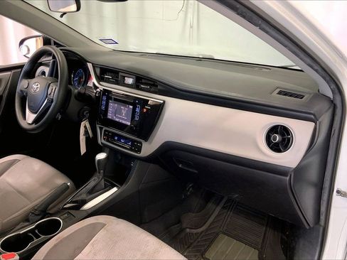 Used 2017 Toyota Corolla LE image 28
