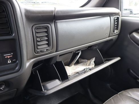 Used 2006 GMC Sierra 2500 W/T RWD image 32