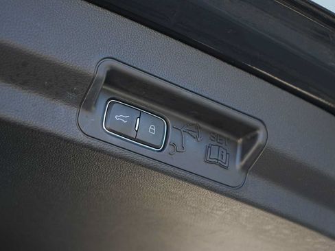 Used 2022 Ford Explorer XLT w/ Equipment Group 202A RWD image 26