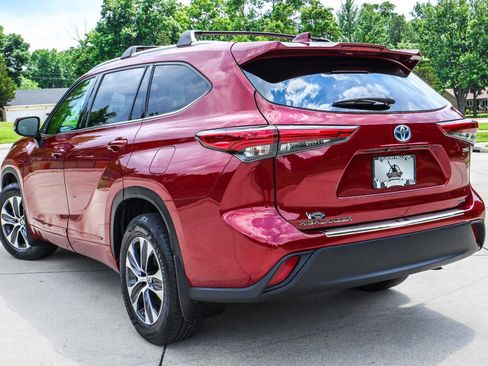 Used 2022 Toyota Highlander XLE AWD/4WD image 20