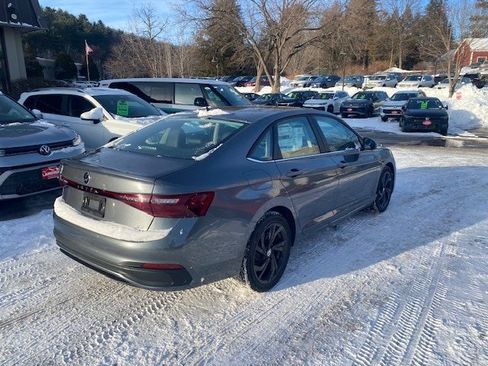 New 2025 Volkswagen Jetta SE image 4