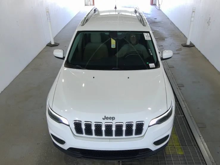 Used 2019 Jeep Cherokee Latitude w/ Popular Appearance Group FWD image 4
